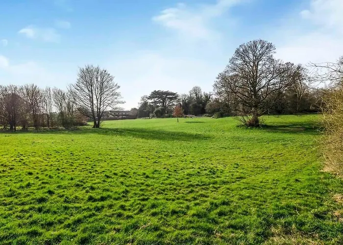 Quiet & Secluded St Albans House